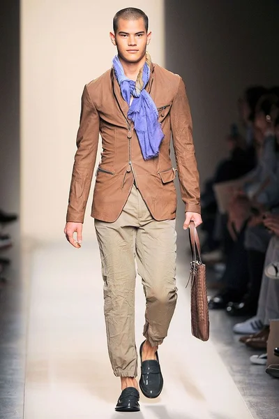Look 3